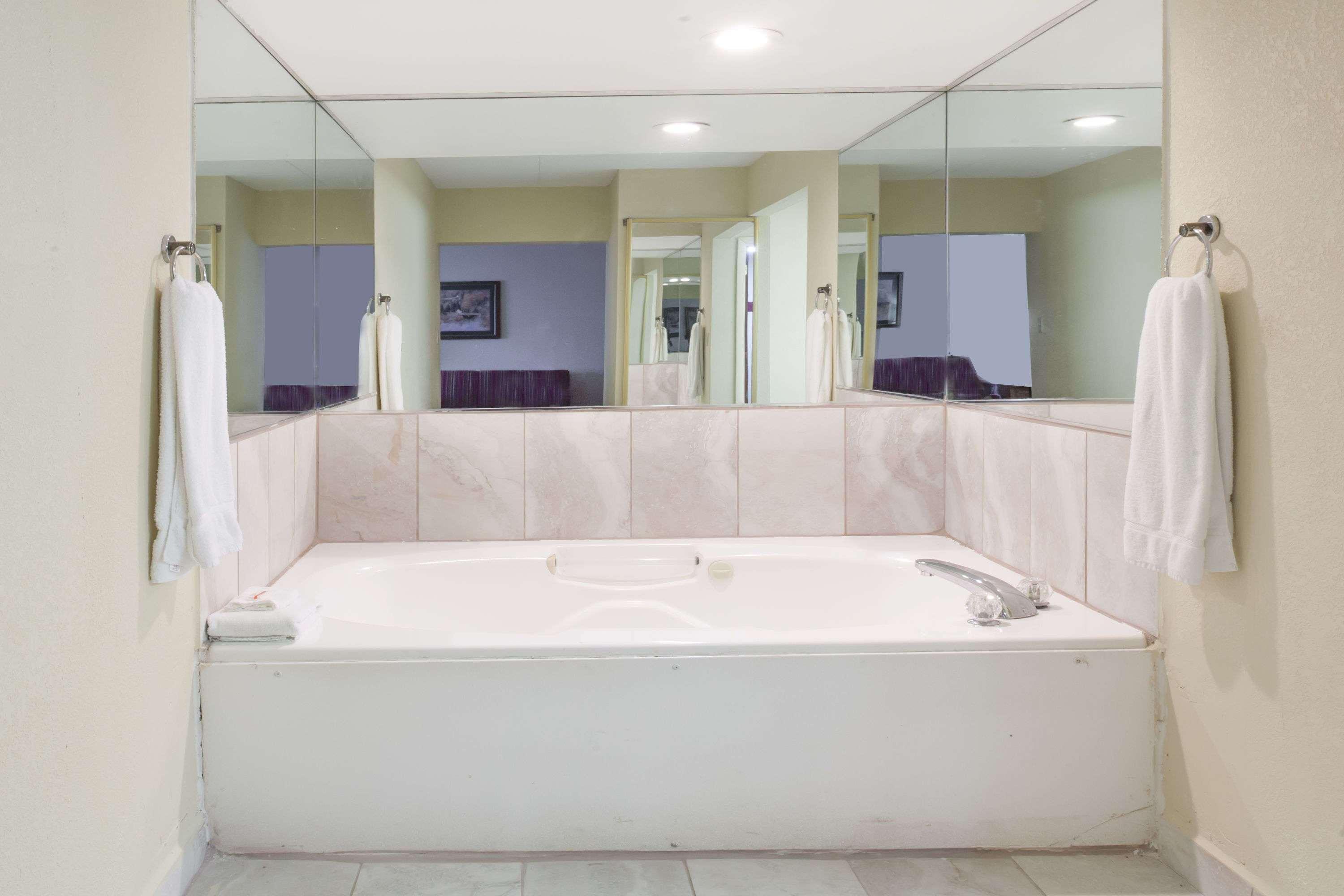 Ramada By Wyndham Lebanon Hotel Kültér fotó