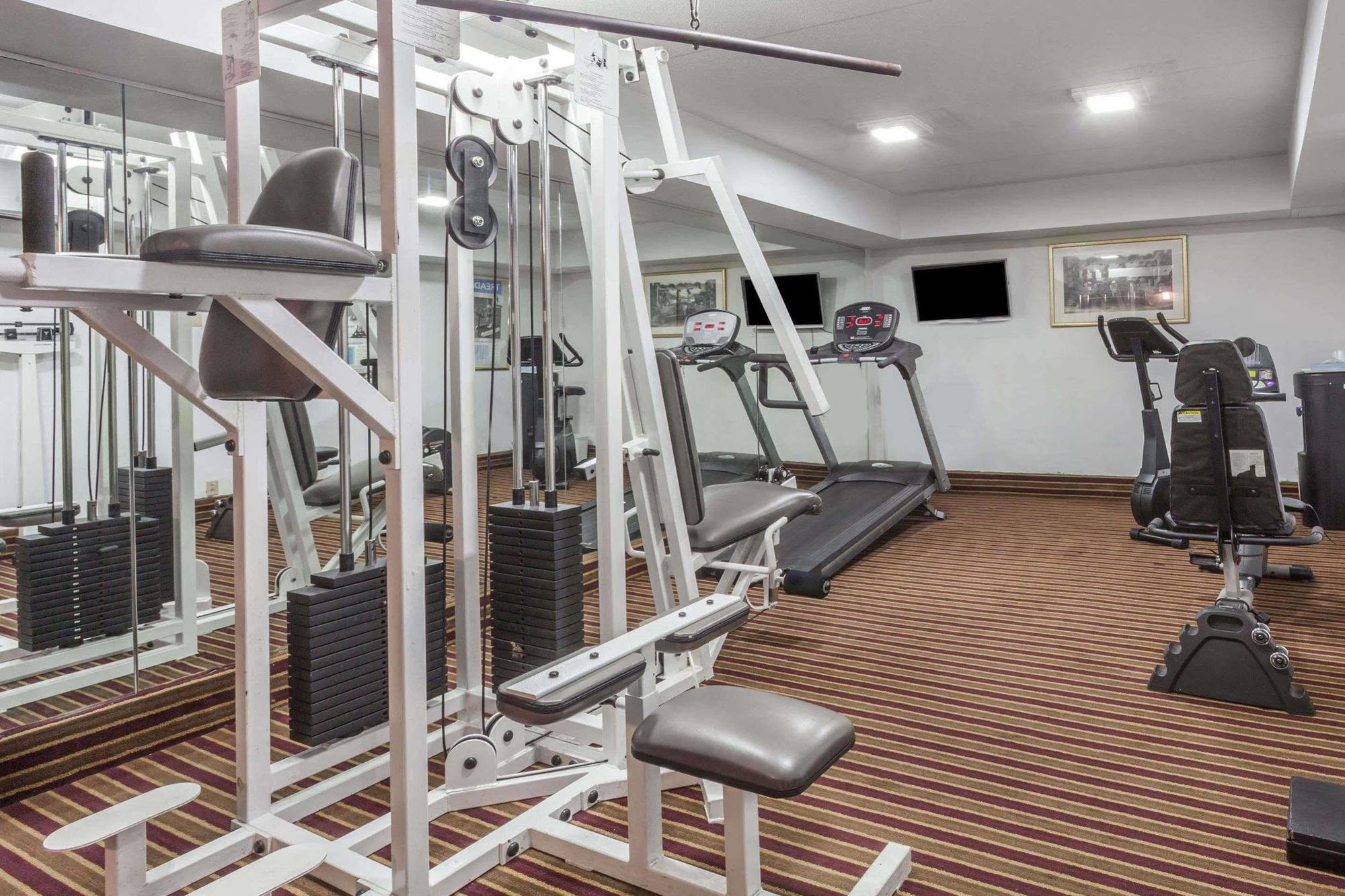 Ramada By Wyndham Lebanon Hotel Kültér fotó