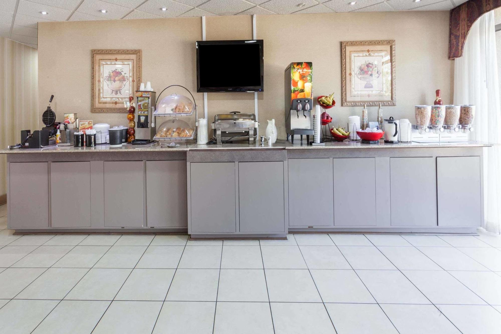 Ramada By Wyndham Lebanon Hotel Kültér fotó